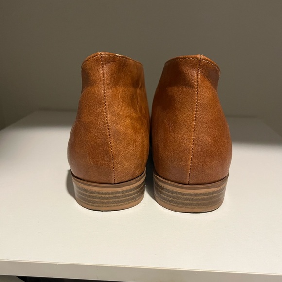 Tan Catherine Malandrino Side Cut Ankle Boots Size 8 - Picture 3 of 5